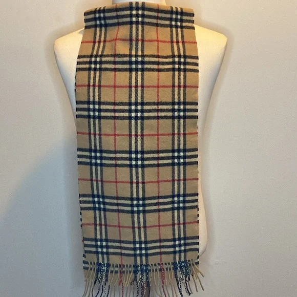 Burberry Archive Beige Nova Check Scarf in 100% Lambswool (55in X 11.5in) [C] - Picture 3 of 4